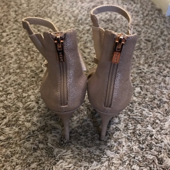 DKNY Size 7.5 Rose Gold Lil Studs Heels - Picture 4 of 4
